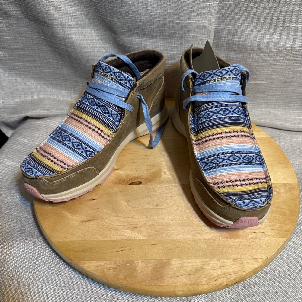 NWT Ariat Women's Spitfire Pastel Cruiser Size W10 B Med